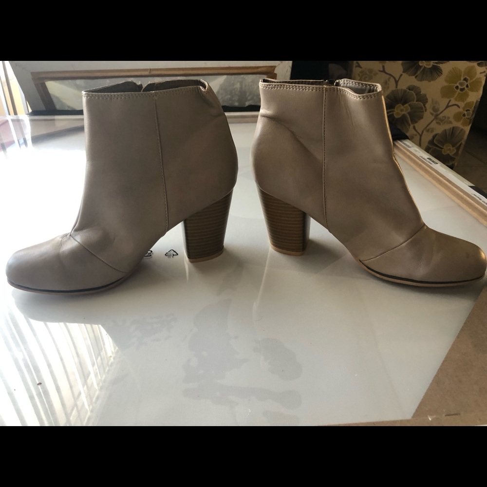 Boots - Picture 3 of 8